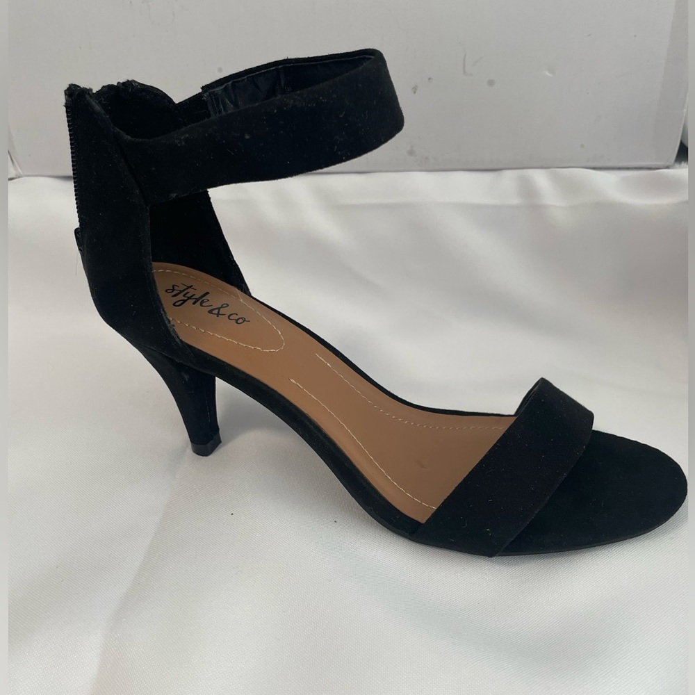STYLE & Co Heel Sandals. Comfortable and delicate. Elegant and casual.